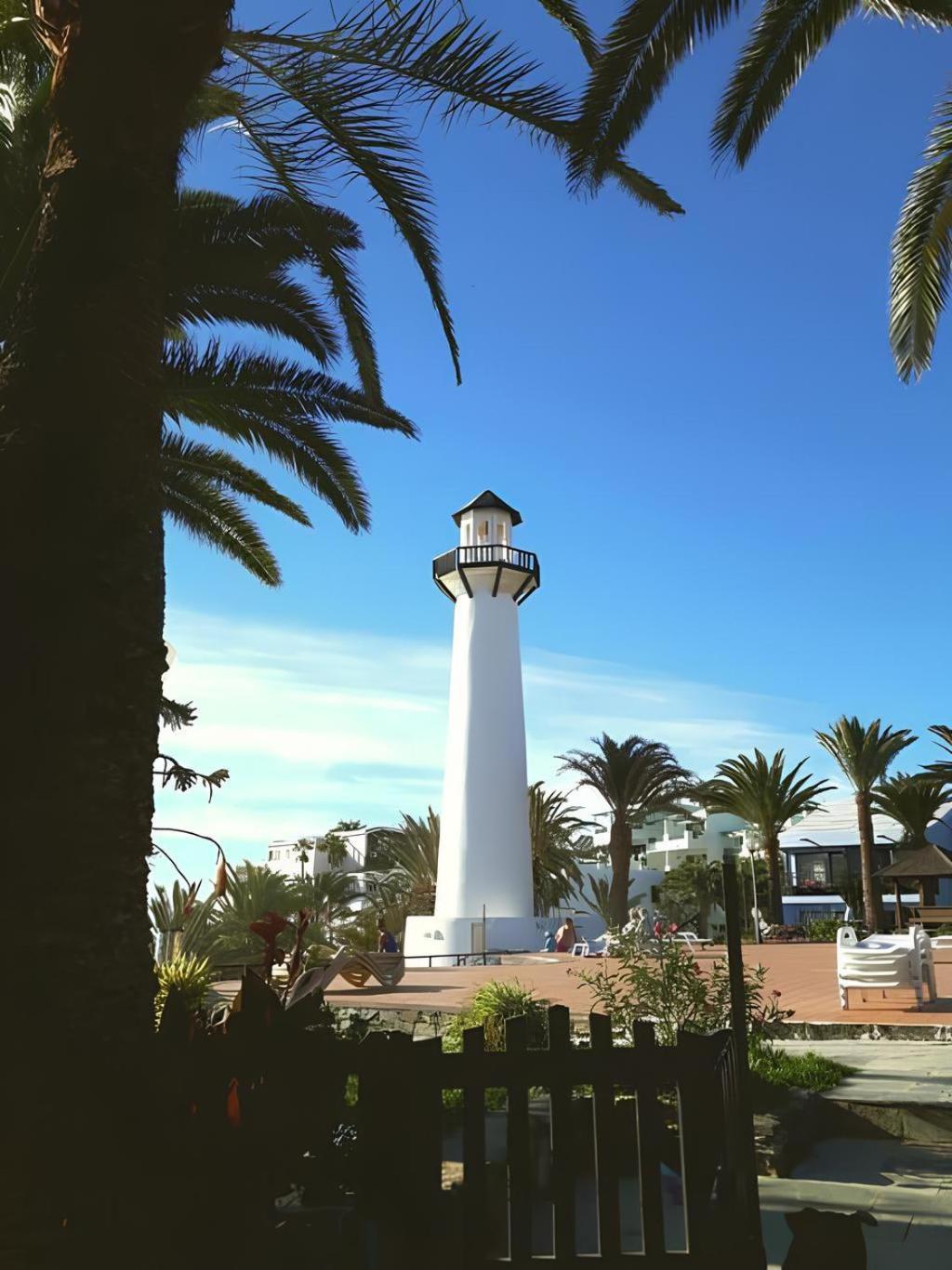 Vistas De Ensueno Al Mar En Playa Del Aguila Vila Exterior foto