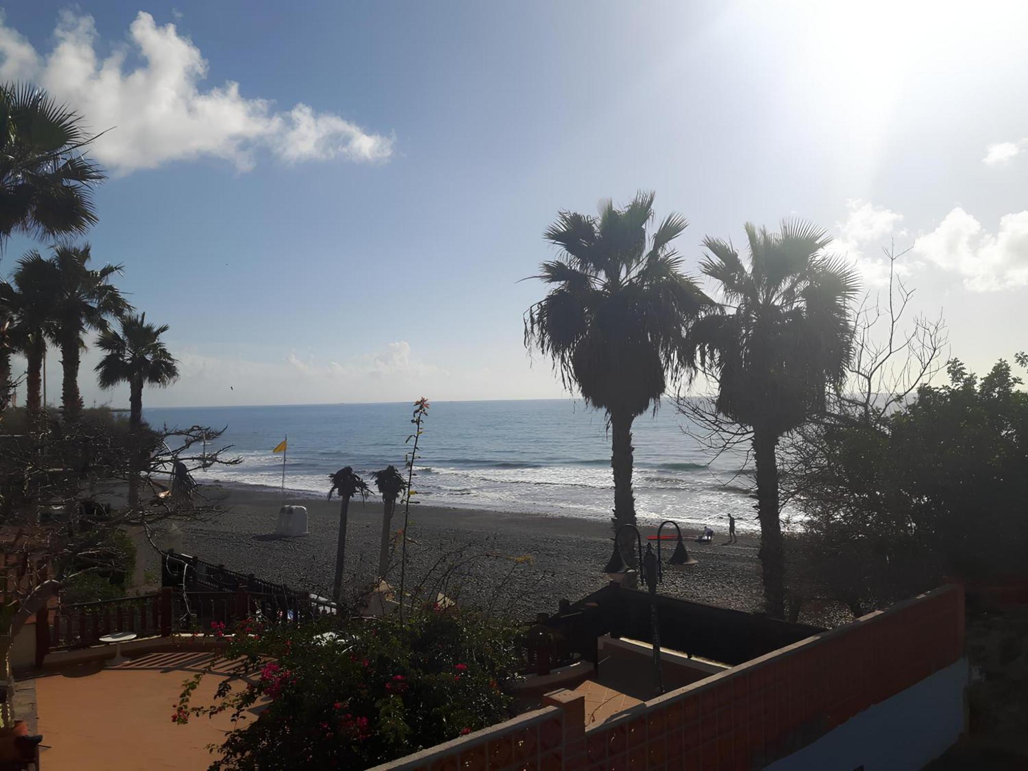 Vistas De Ensueno Al Mar En Playa Del Aguila Vila Exterior foto
